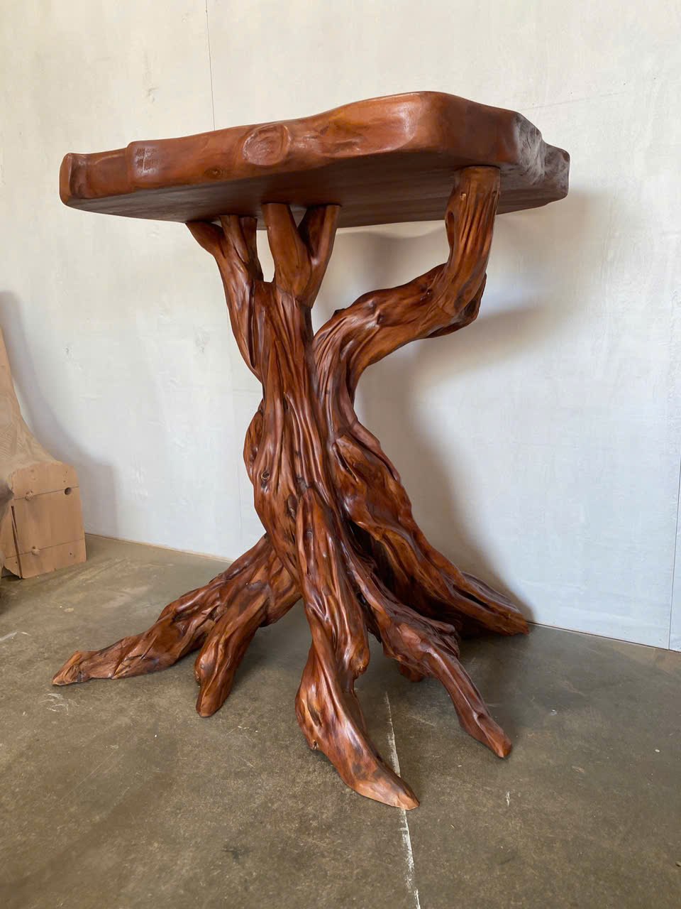 Related Woodfurnist handcrafted furniture